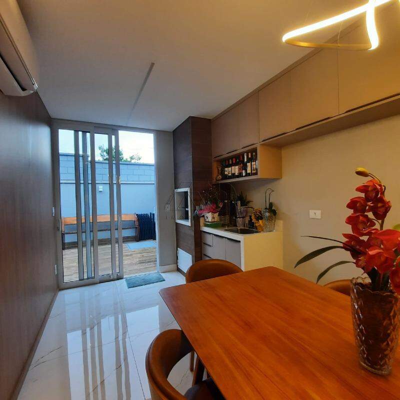 Casa em Condomínio à venda no Jardim Tomazela: 