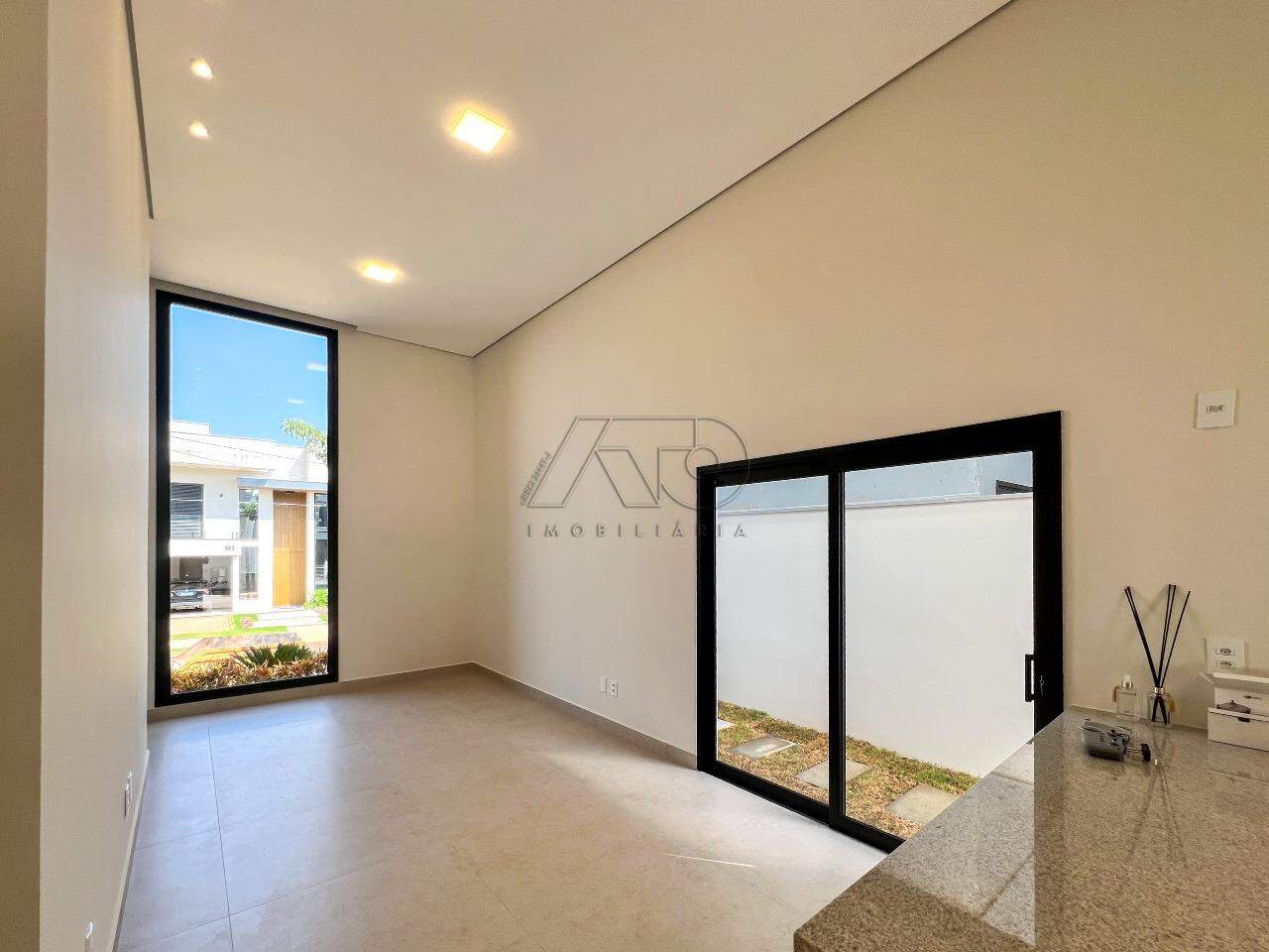 Casa em Condomínio à venda no SANTA ROSA: 3