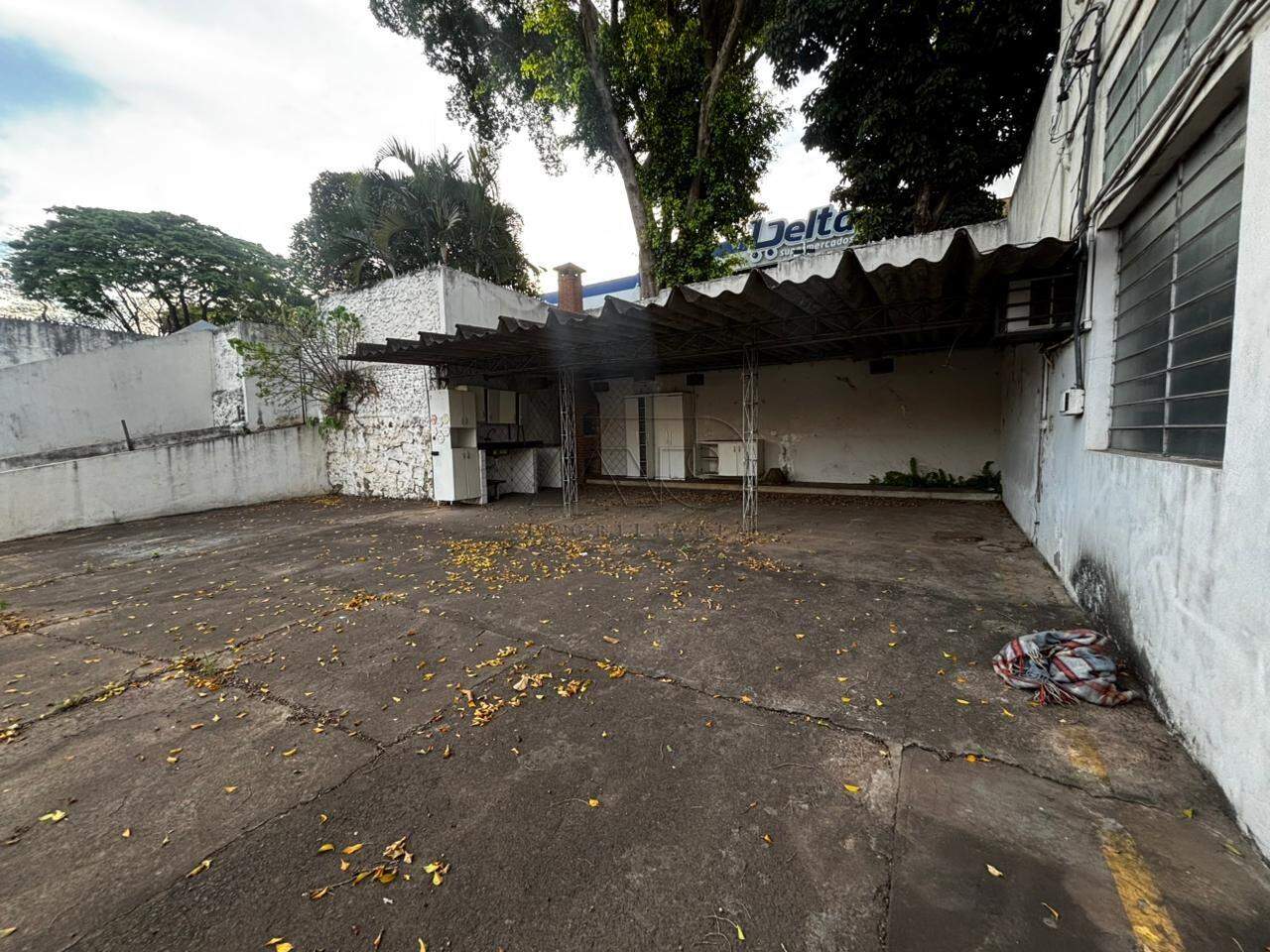 Barracão para aluguel no Areão: 