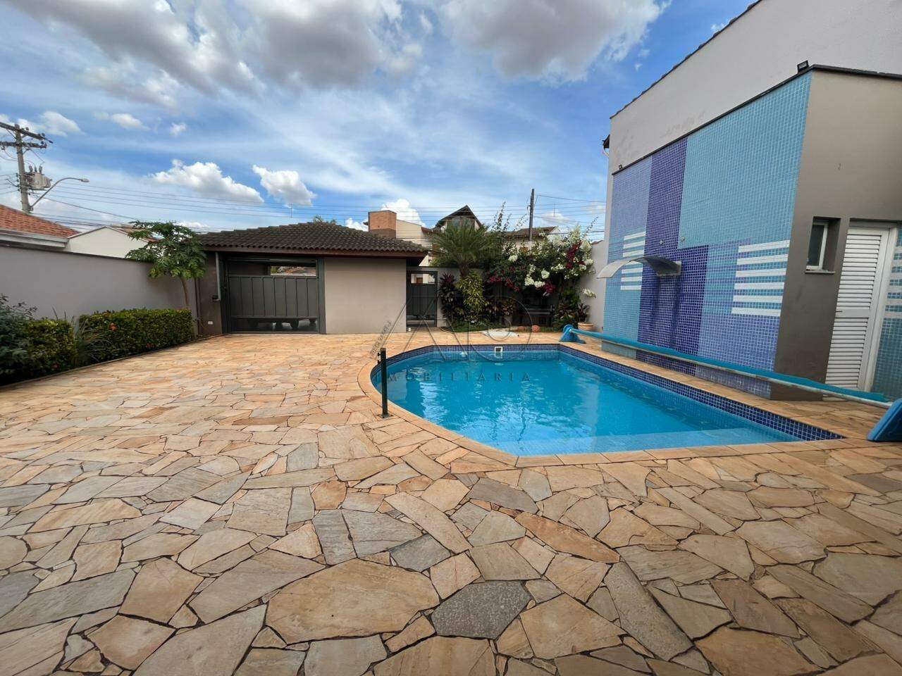 Casa em Condomínio à venda no Jardim Caxambu: 