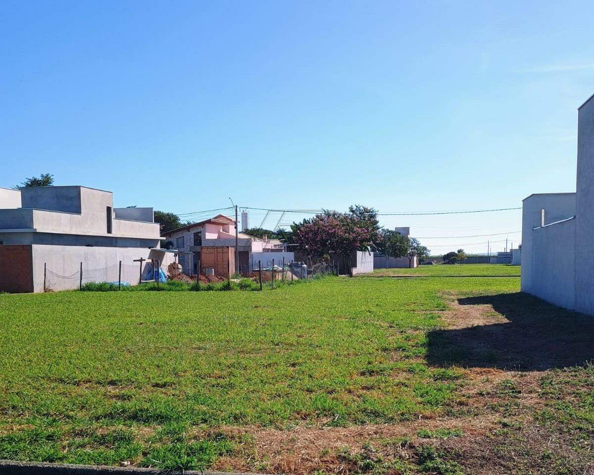 Terreno à venda no Residencial Fazenda Pinheirinho: 