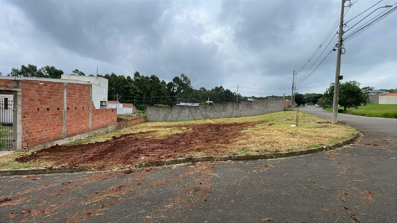 Terreno à venda no Parque Taquaral: 