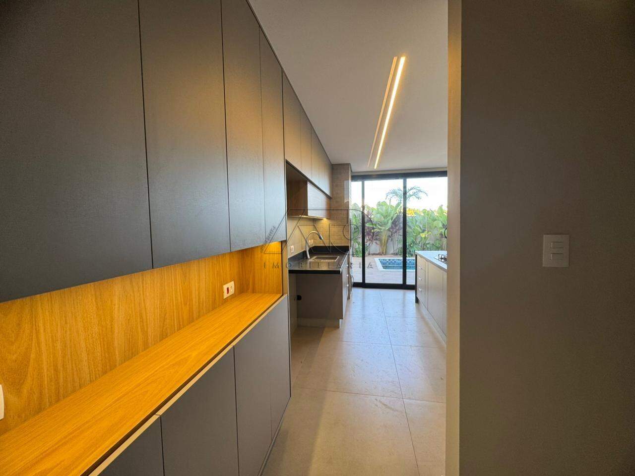 Casa em Condomínio à venda no SANTA ROSA: 
