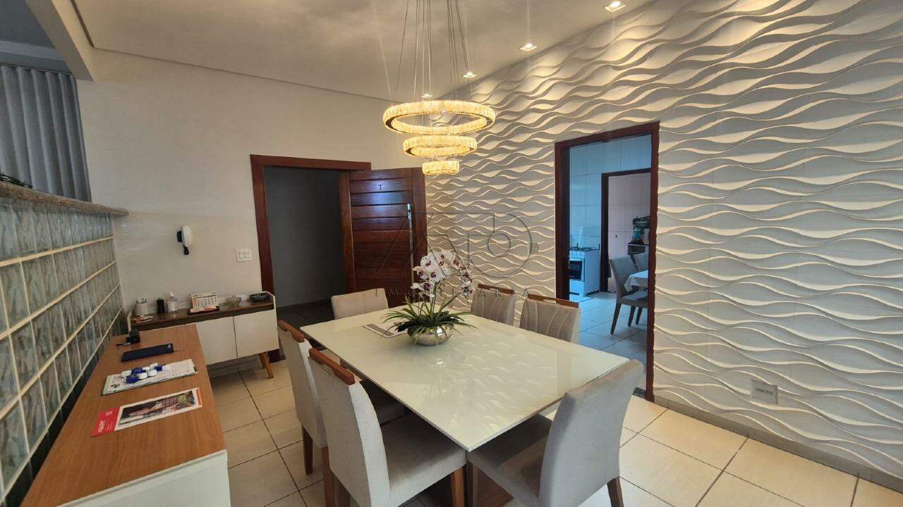 Casa à venda no CASTELINHO: 