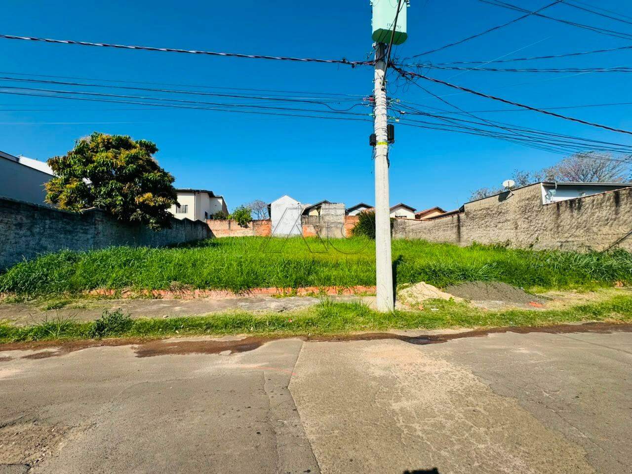 Terreno à venda no Santa Rosa Ipês: 