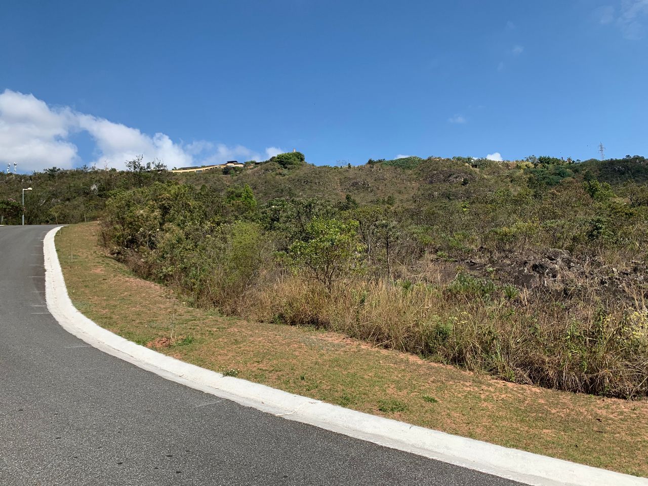 Terreno / Área à venda no Quintas Do Morro: 