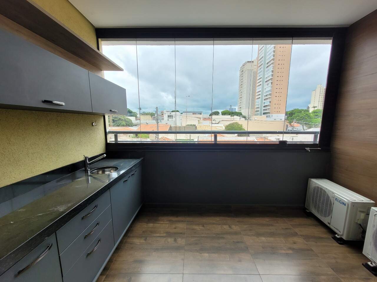 Apartamento para aluguel no Centro: Sacada