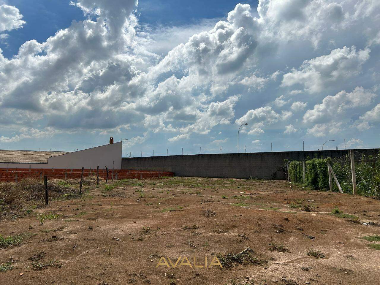 Lote para aluguel no Jardim Residencial Nova Veneza: 