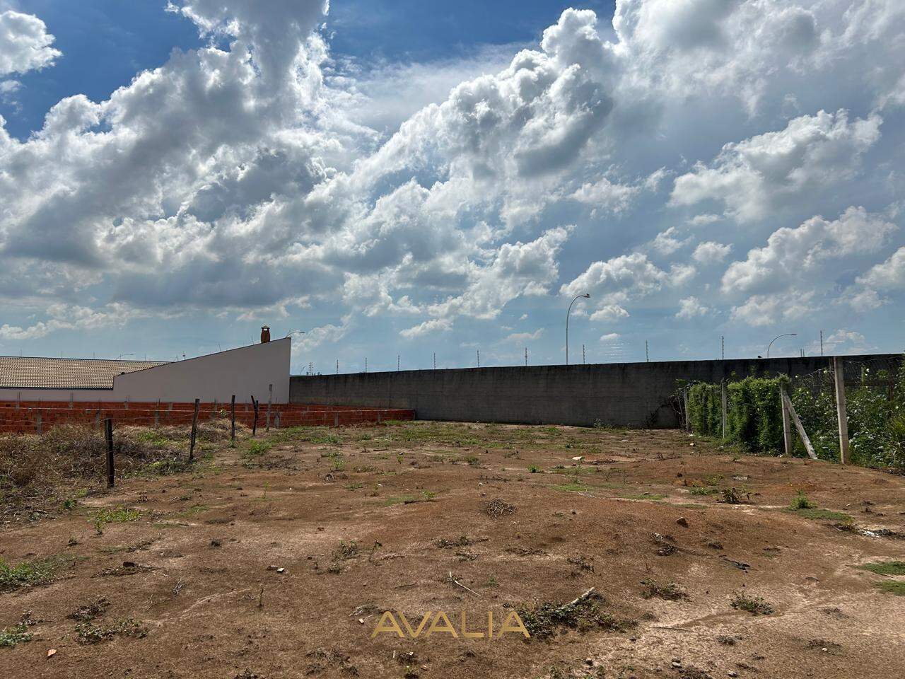 Lote para aluguel no Jardim Residencial Nova Veneza: 