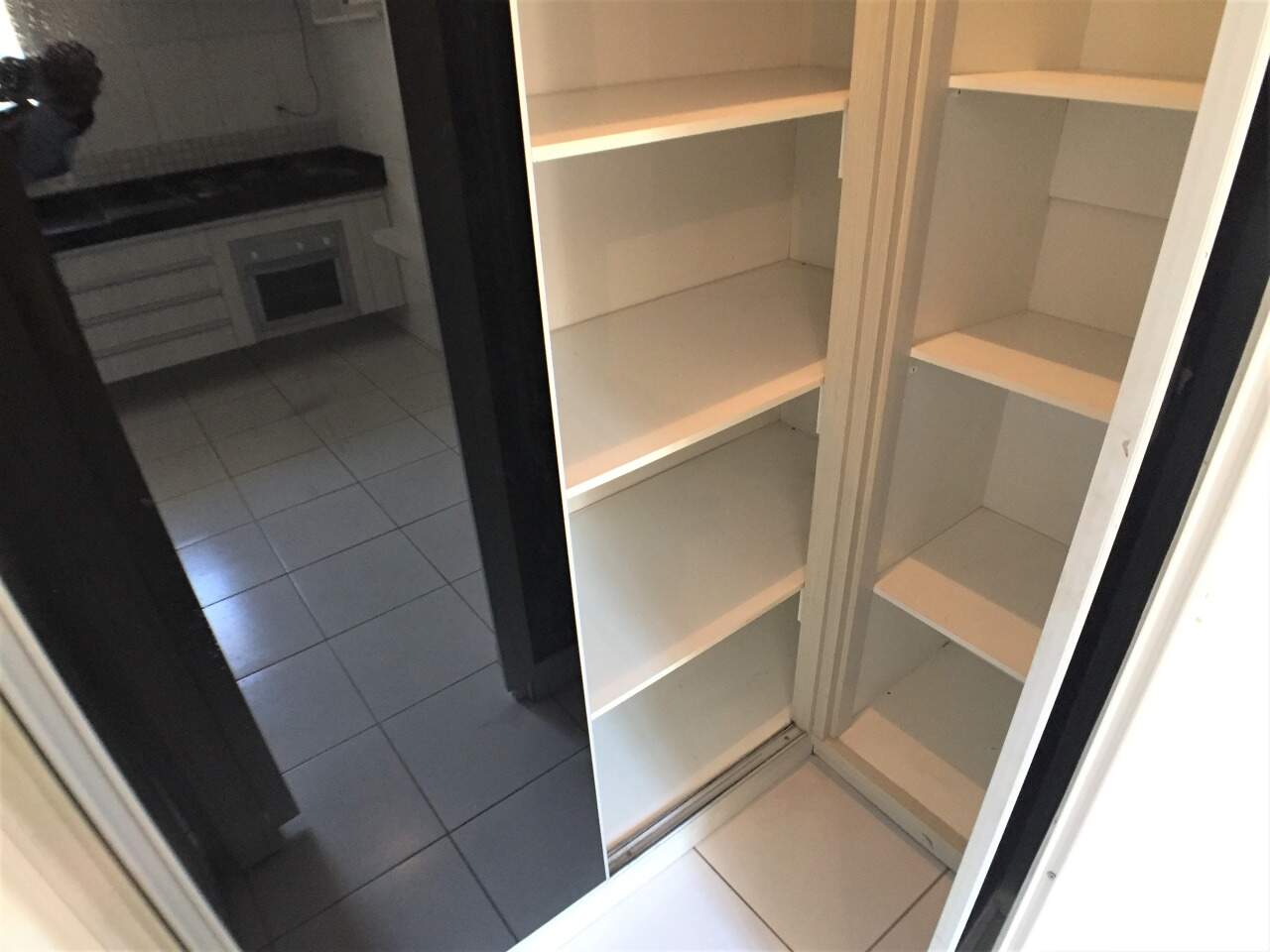 Casa em condomínio à venda no Portal das Acácias: Despensa