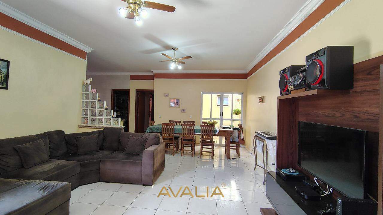 Casa à venda no Jardim Regina: 