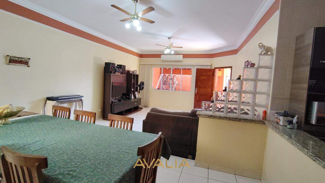 Casa à venda no Jardim Regina: 