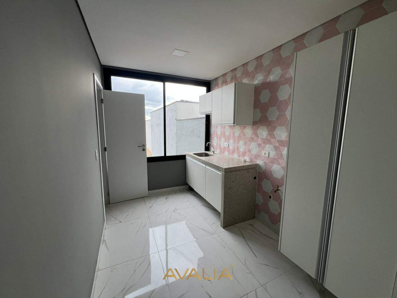 Casa em condomínio à venda no Jardins do Império: 