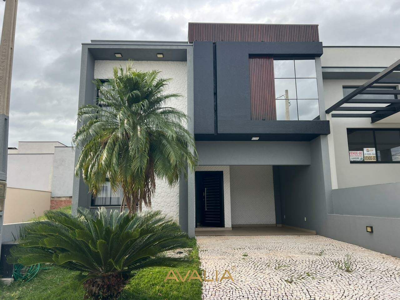 Casa em condomínio à venda no Jardins do Império: 