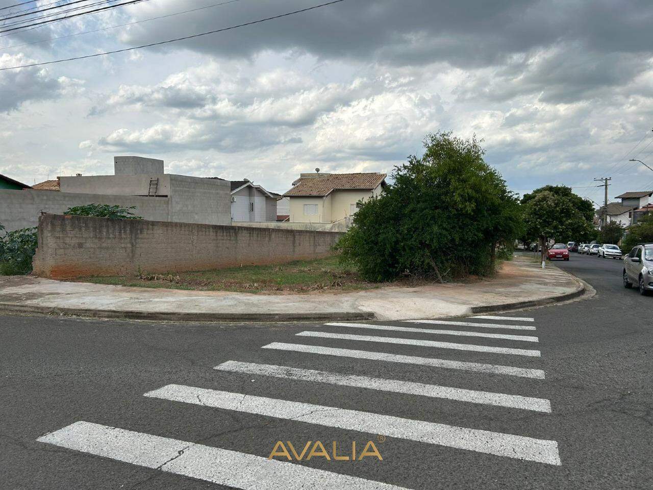 Terreno à venda no Jardim Regina: 