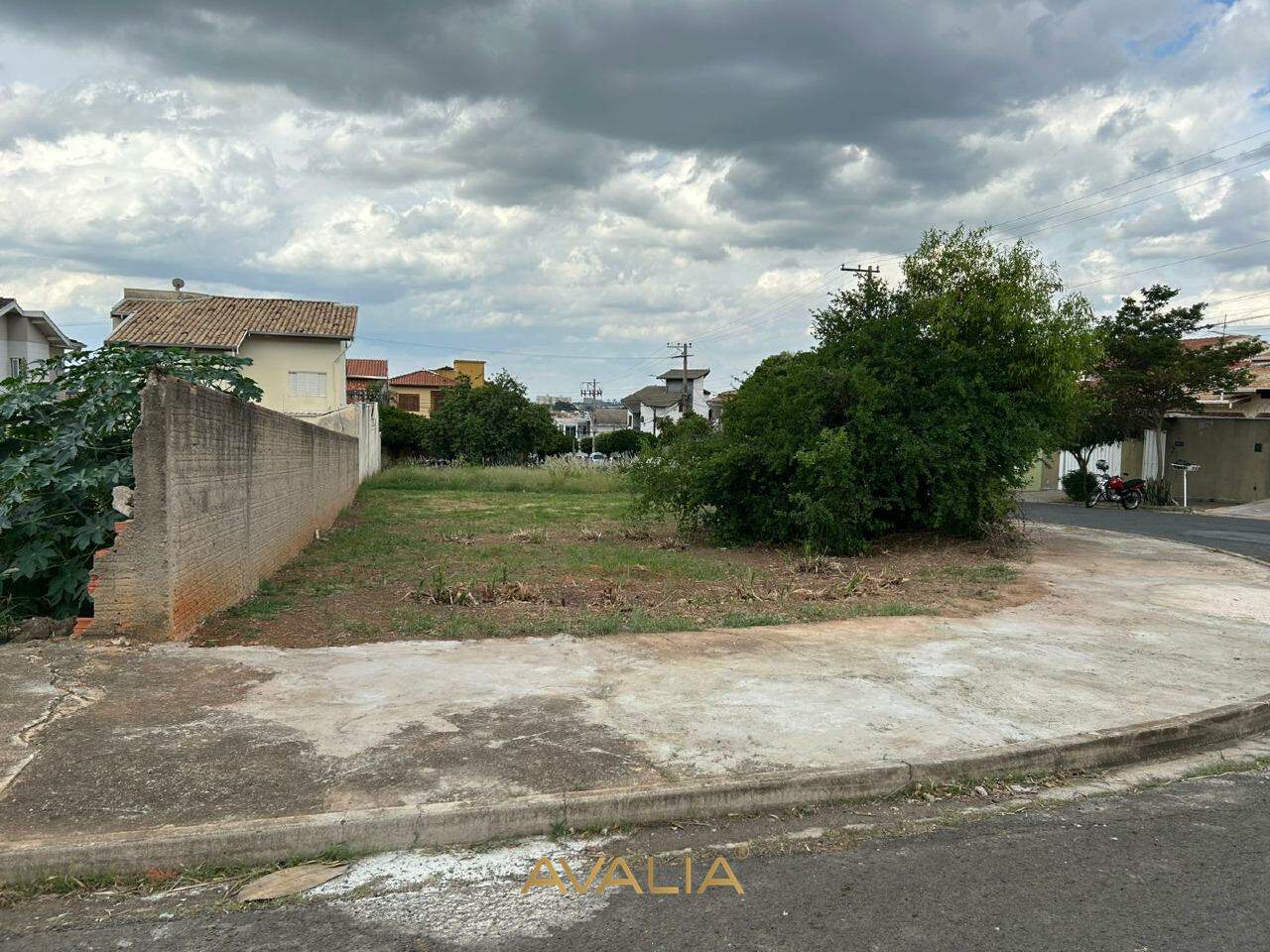 Terreno à venda no Jardim Regina: 