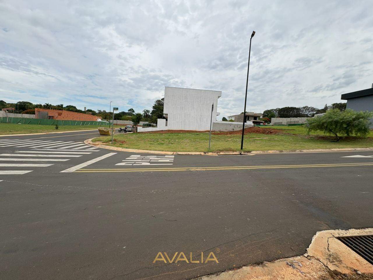 Lote em condomínio à venda no Jardim Villa Sapezal: 
