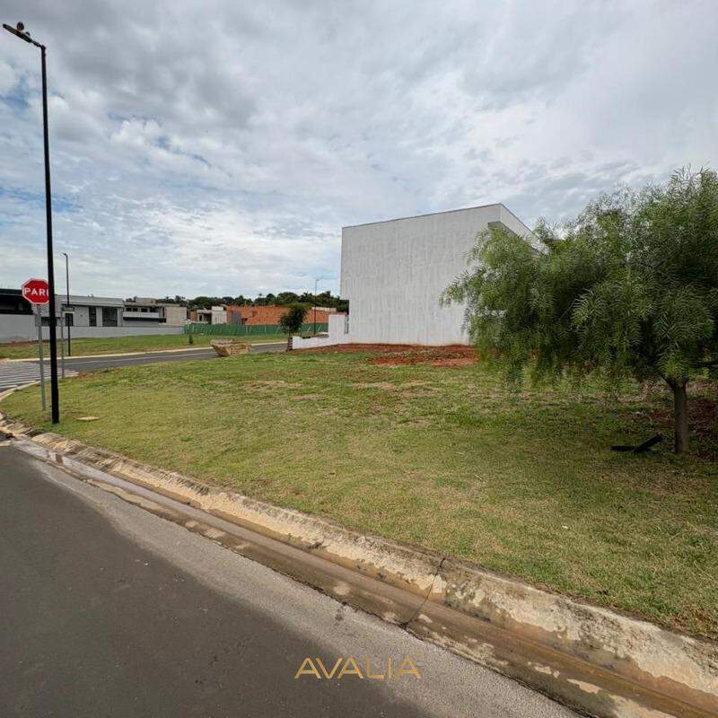 Lote em condomínio à venda no Jardim Villa Sapezal: 