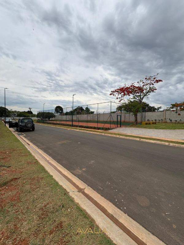 Lote em condomínio à venda no Jardim Villa Sapezal: 