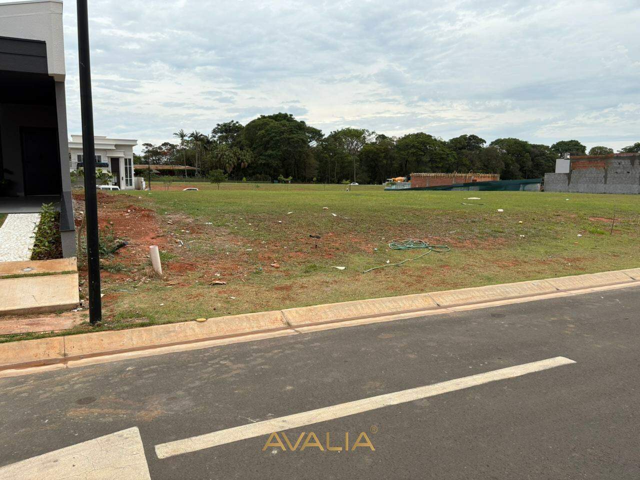 Lote em condomínio à venda no Jardim Villa Sapezal: 