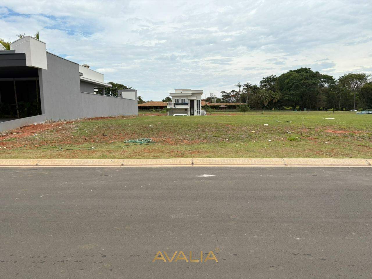 Lote em condomínio à venda no Jardim Villa Sapezal: 