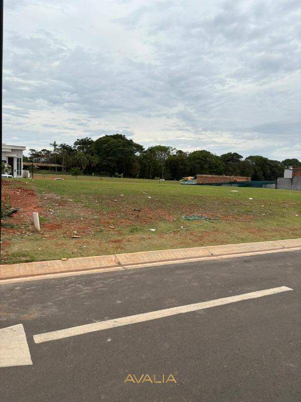 Lote em condomínio à venda no Jardim Villa Sapezal: 