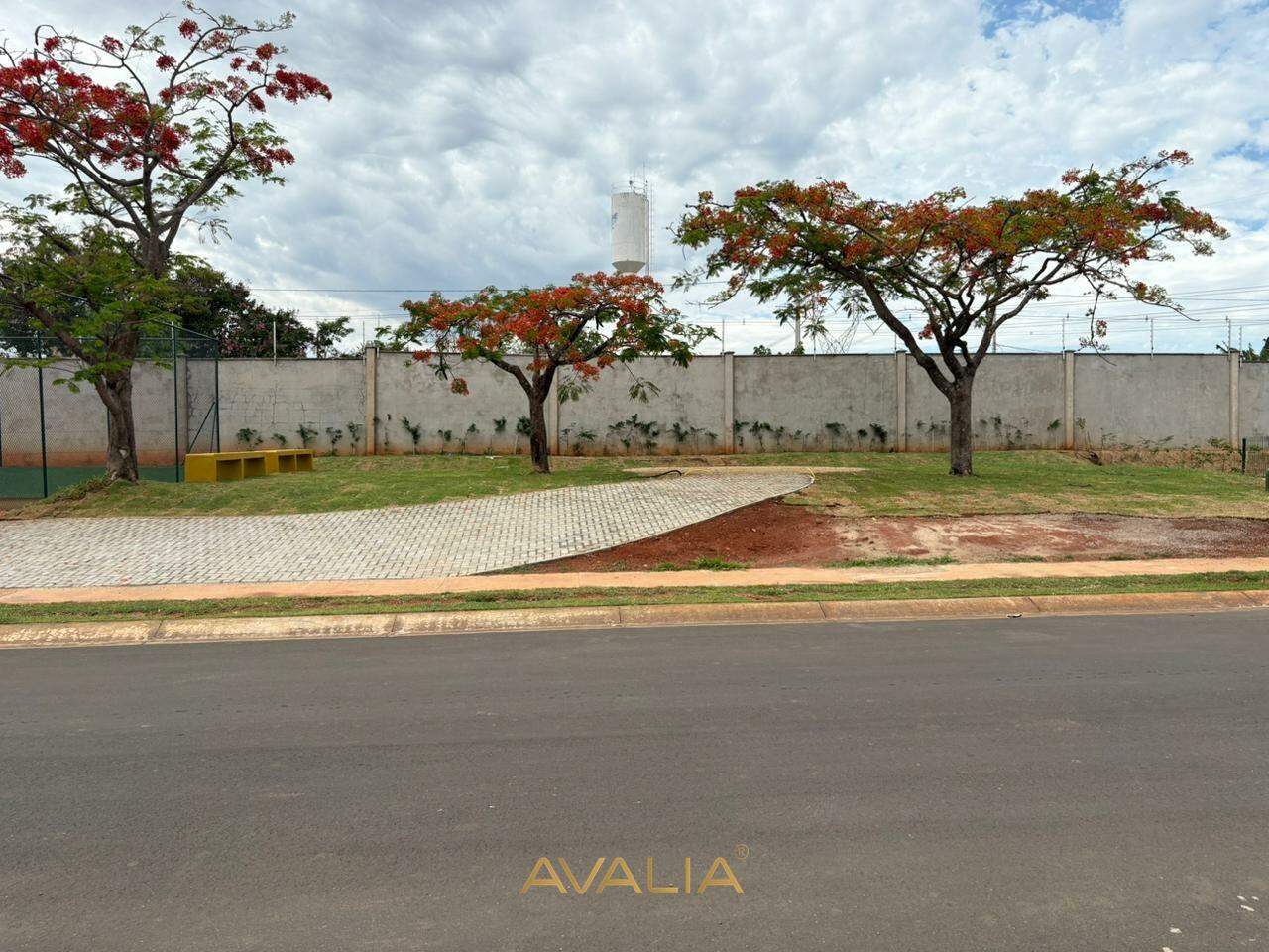 Lote em condomínio à venda no Jardim Villa Sapezal: 