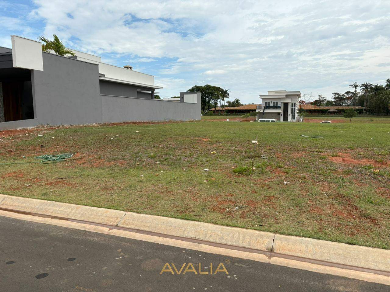 Lote em condomínio à venda no Jardim Villa Sapezal: 