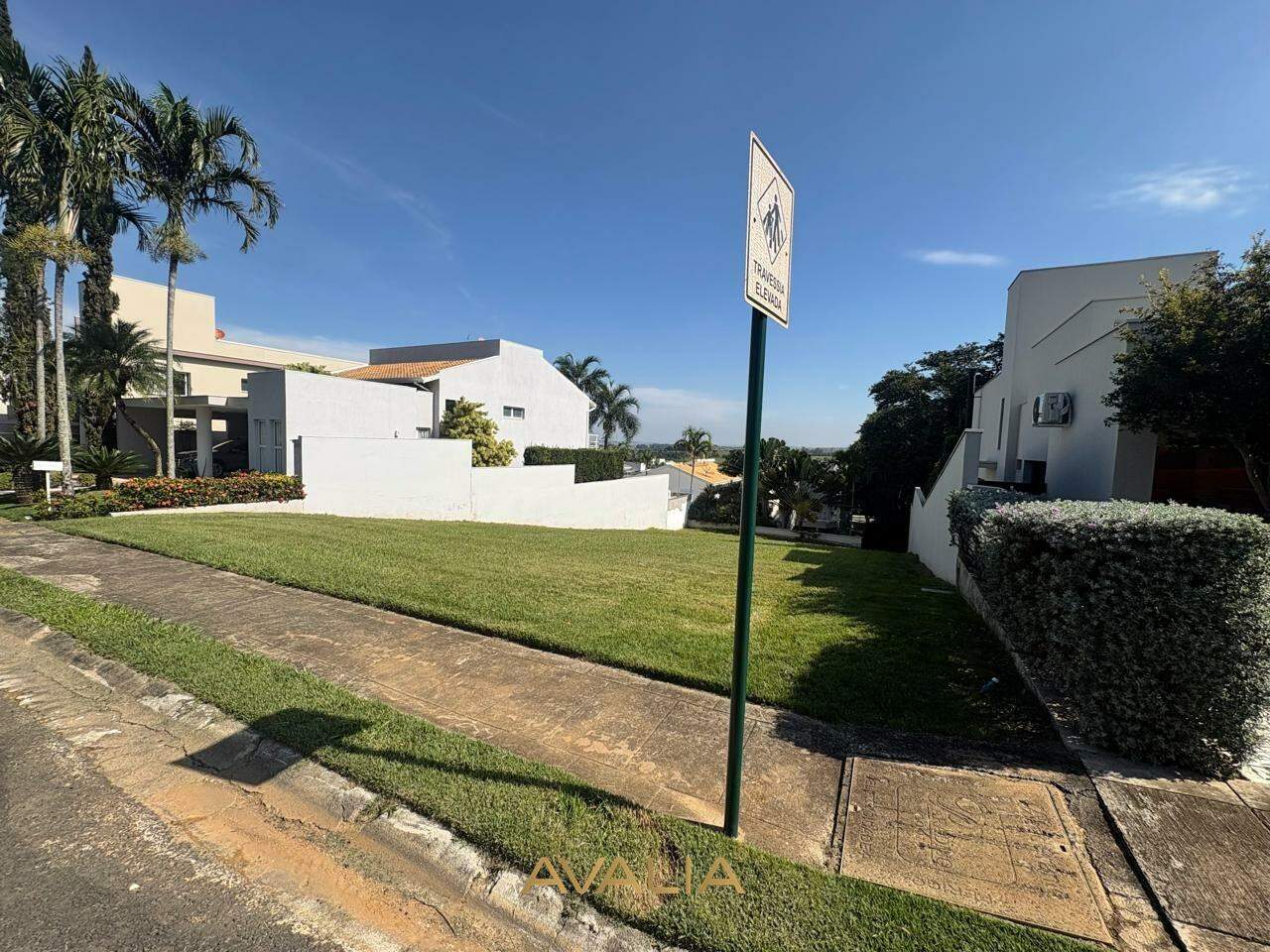 Lote em condomínio à venda no Jardim Vila Paradiso: 
