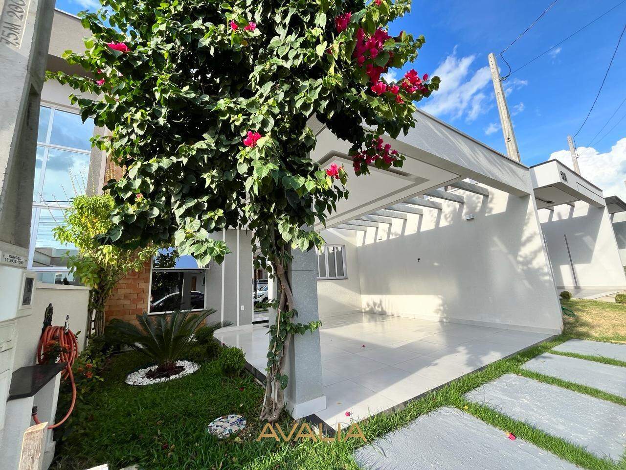 Casa em condomínio à venda no Jardins do Império: 
