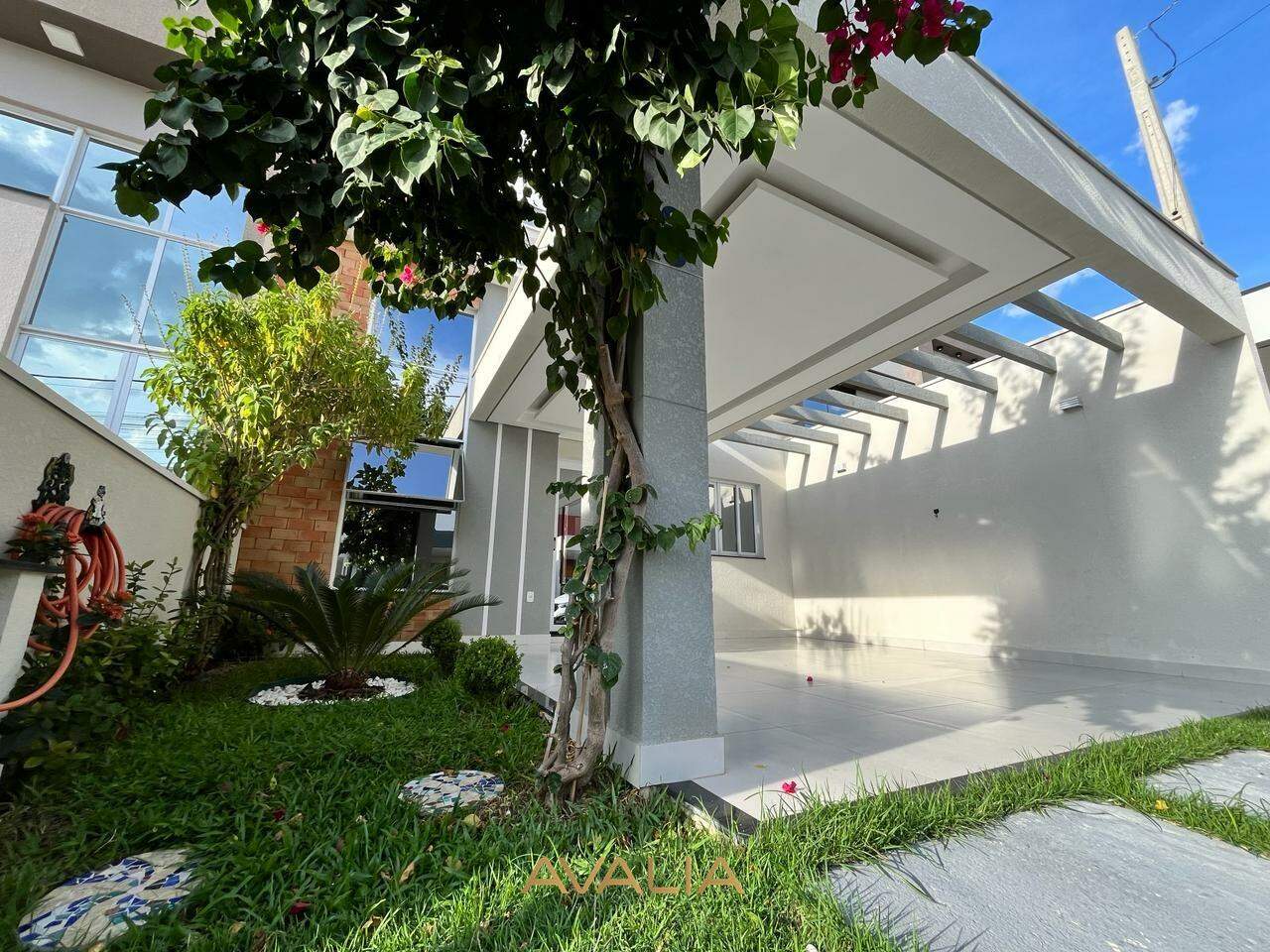 Casa em condomínio à venda no Jardins do Império: 