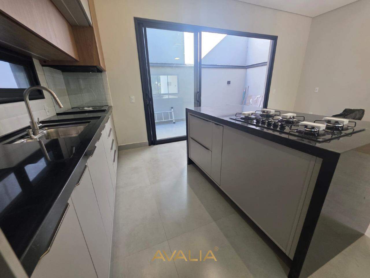 Casa em condomínio à venda no Jardins do Império: 