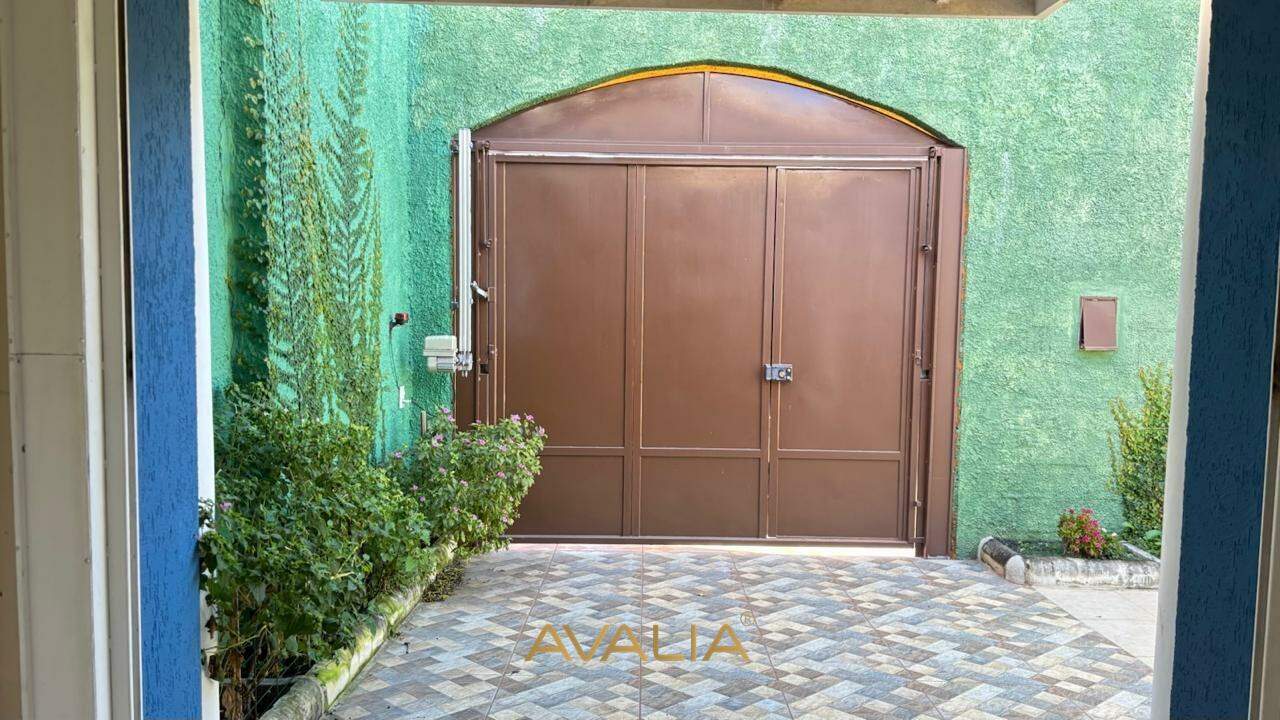 Casa à venda no Centro: AREA INTERNA