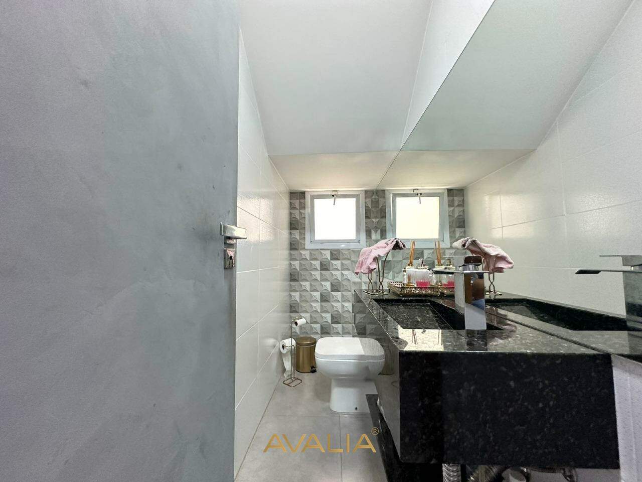 Casa em condomínio à venda no Jardins do Império: 