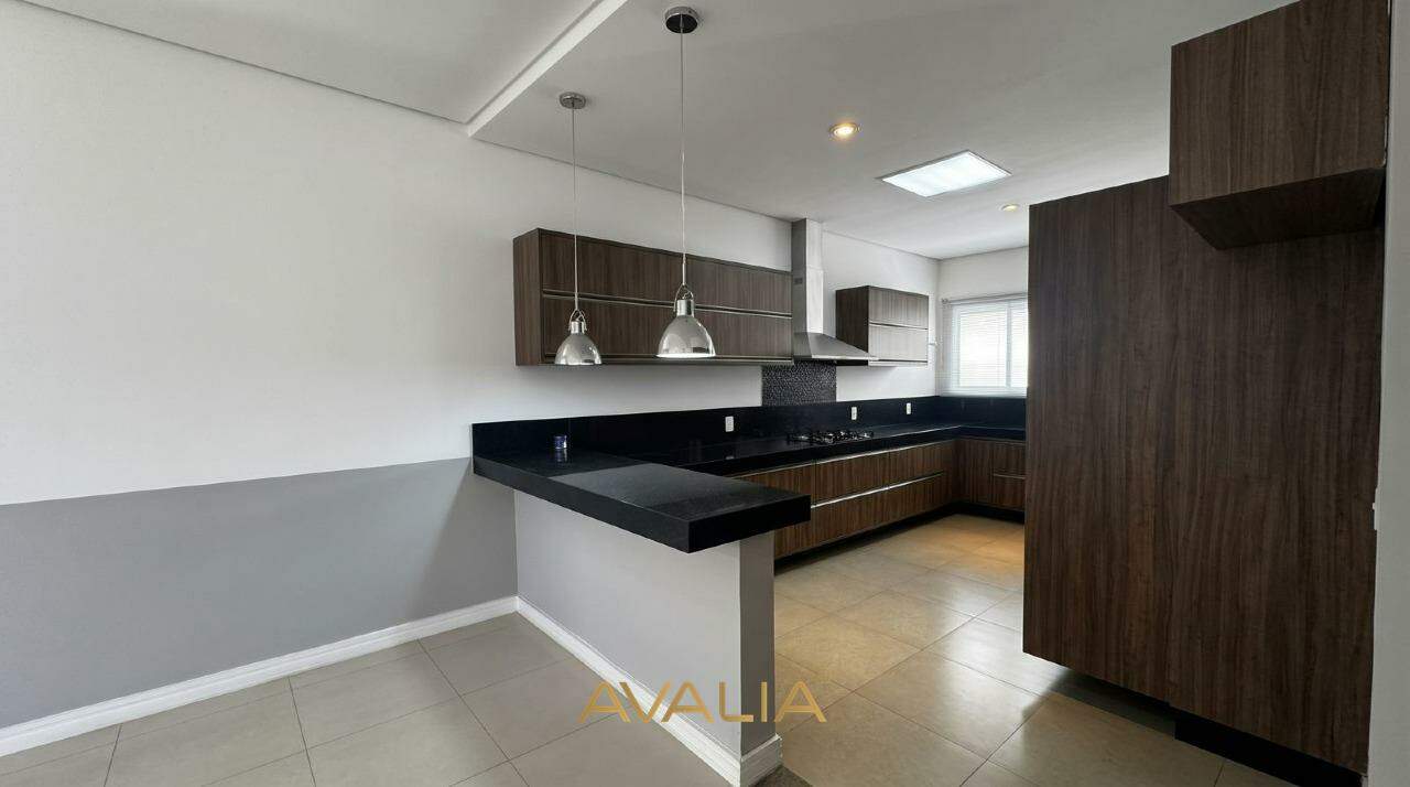 Casa em condomínio para aluguel no Jardim Vila Paradiso: 