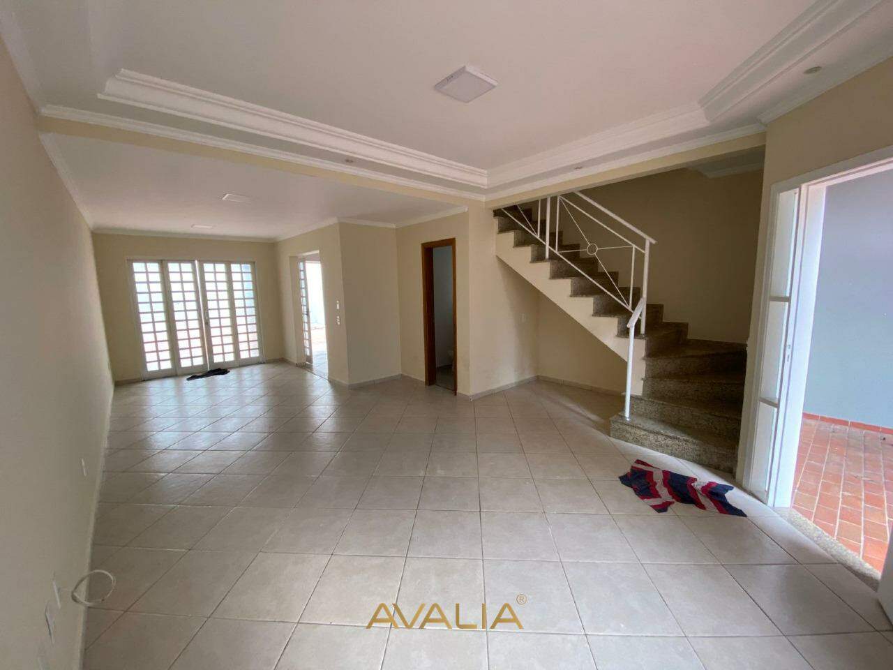 Casa em condomínio para aluguel no Portal das Acácias: 