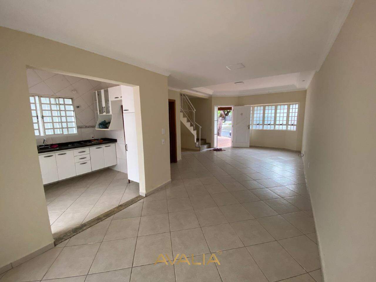Casa em condomínio para aluguel no Portal das Acácias: 