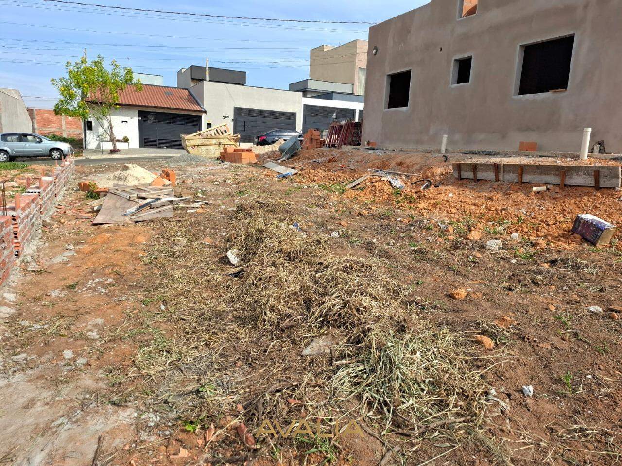 Terreno à venda no Parque Barnabé: 