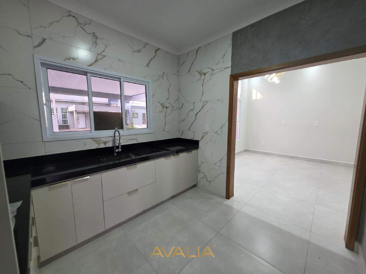 Casa em condomínio à venda no Jardins do Império: 