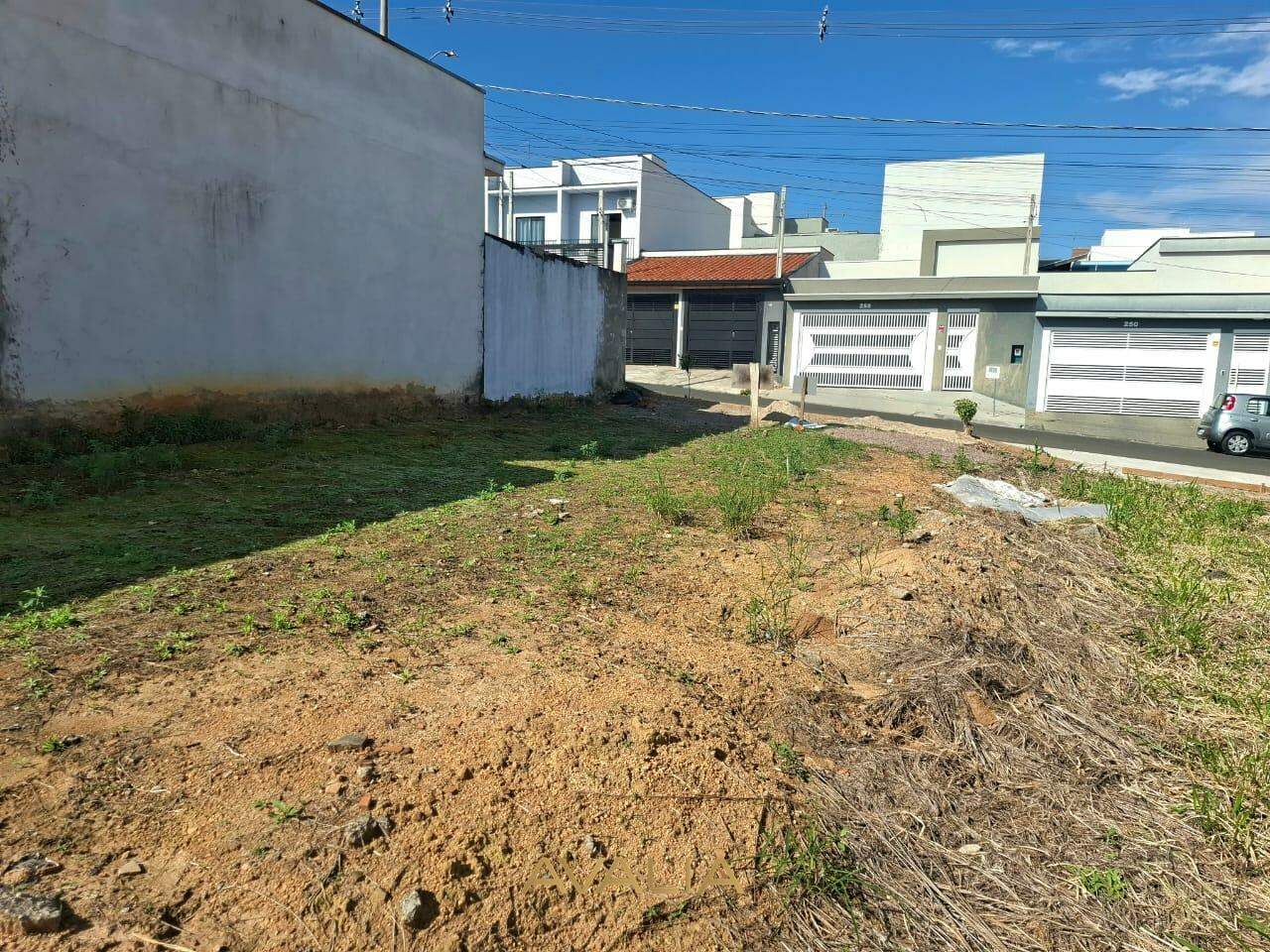 Terreno à venda no Jardim Residencial Nova Veneza: 