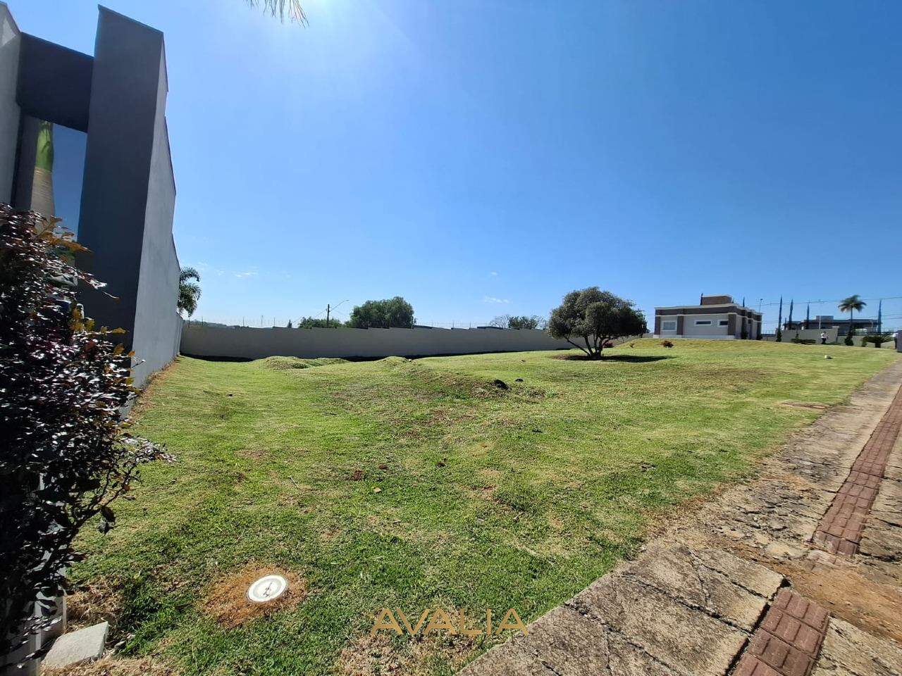 Lote em condomínio à venda no Residencial London Park: 