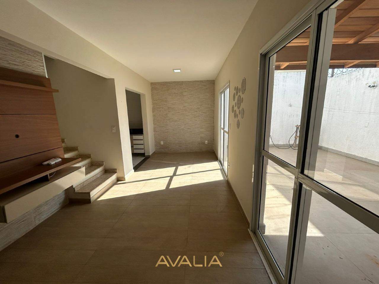 Casa em condomínio para aluguel no Chácara Belvedere: 