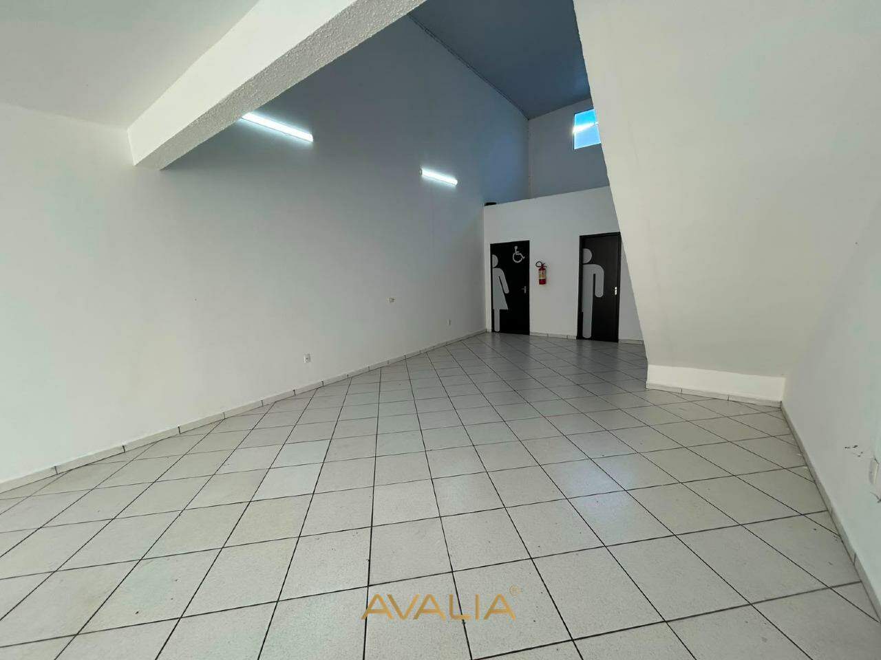 Salão para aluguel no Vila Vitória II: 