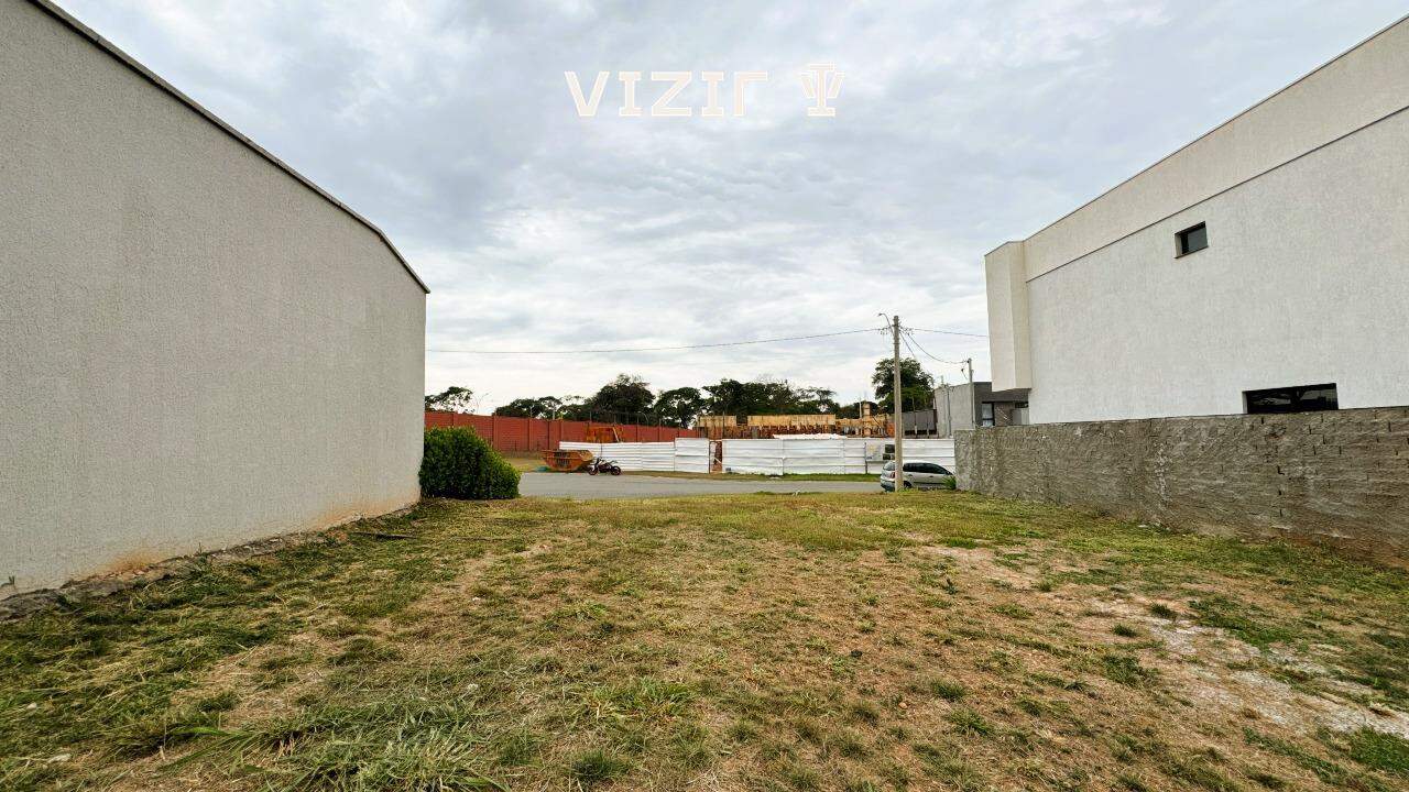 Lote em condomínio à venda no Jardins Bolonha: 