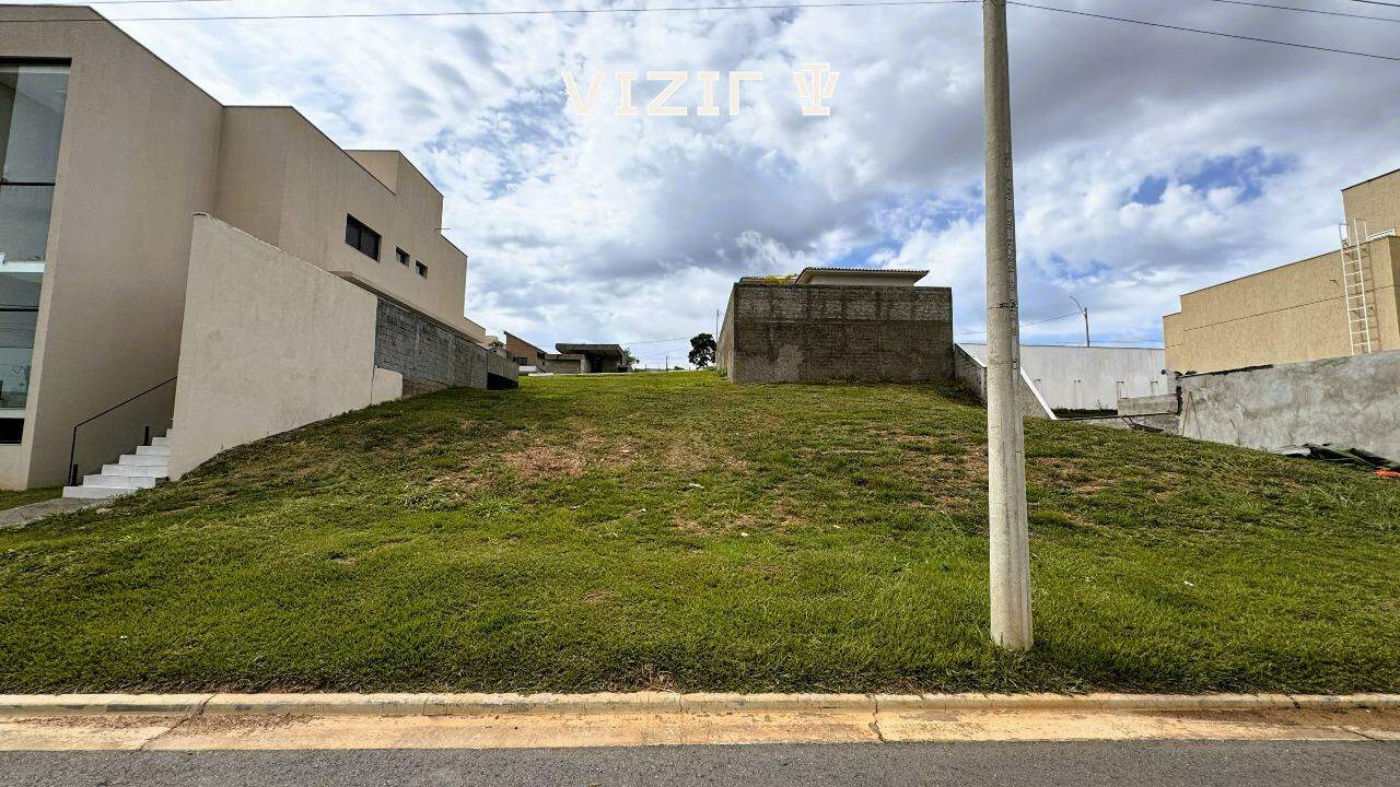 Lote em condomínio à venda no Jardins Porto: 