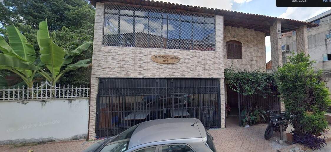 Casa para alugar com 3 quartos, 450m² - Foto 1