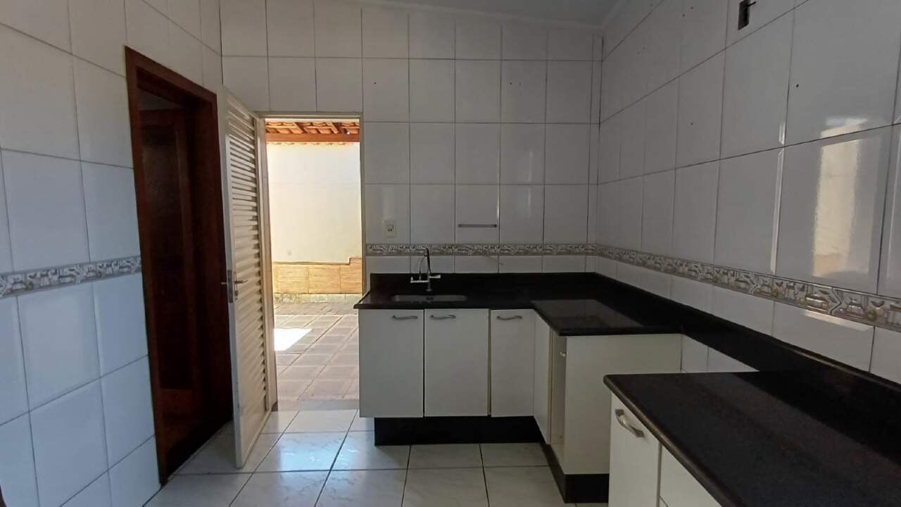 Casa para alugar com 3 quartos, 130m² - Foto 18