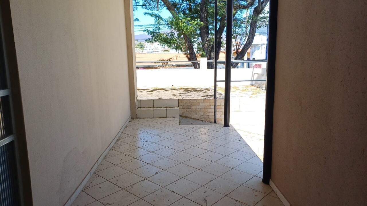 Casa para alugar com 3 quartos, 130m² - Foto 4