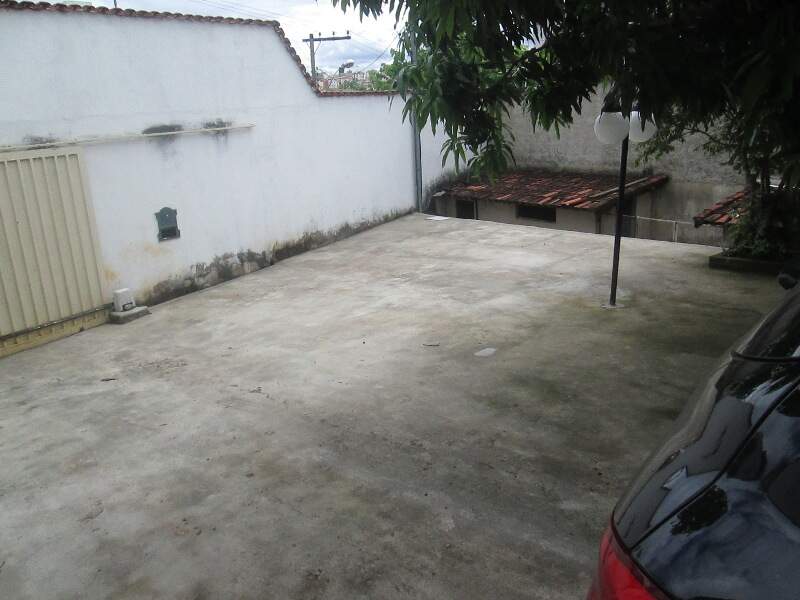 Casa à venda com 3 quartos, 300m² - Foto 1