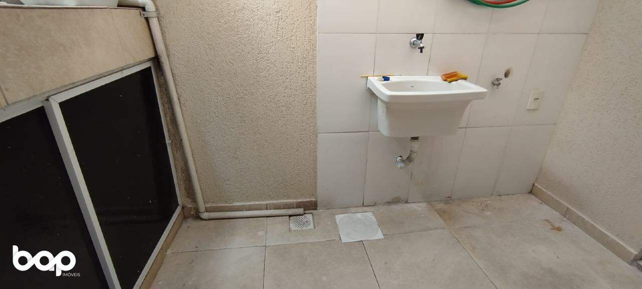 Casa- para aluguel- Bairro Piedade- R$2.400,00-: área de serviço